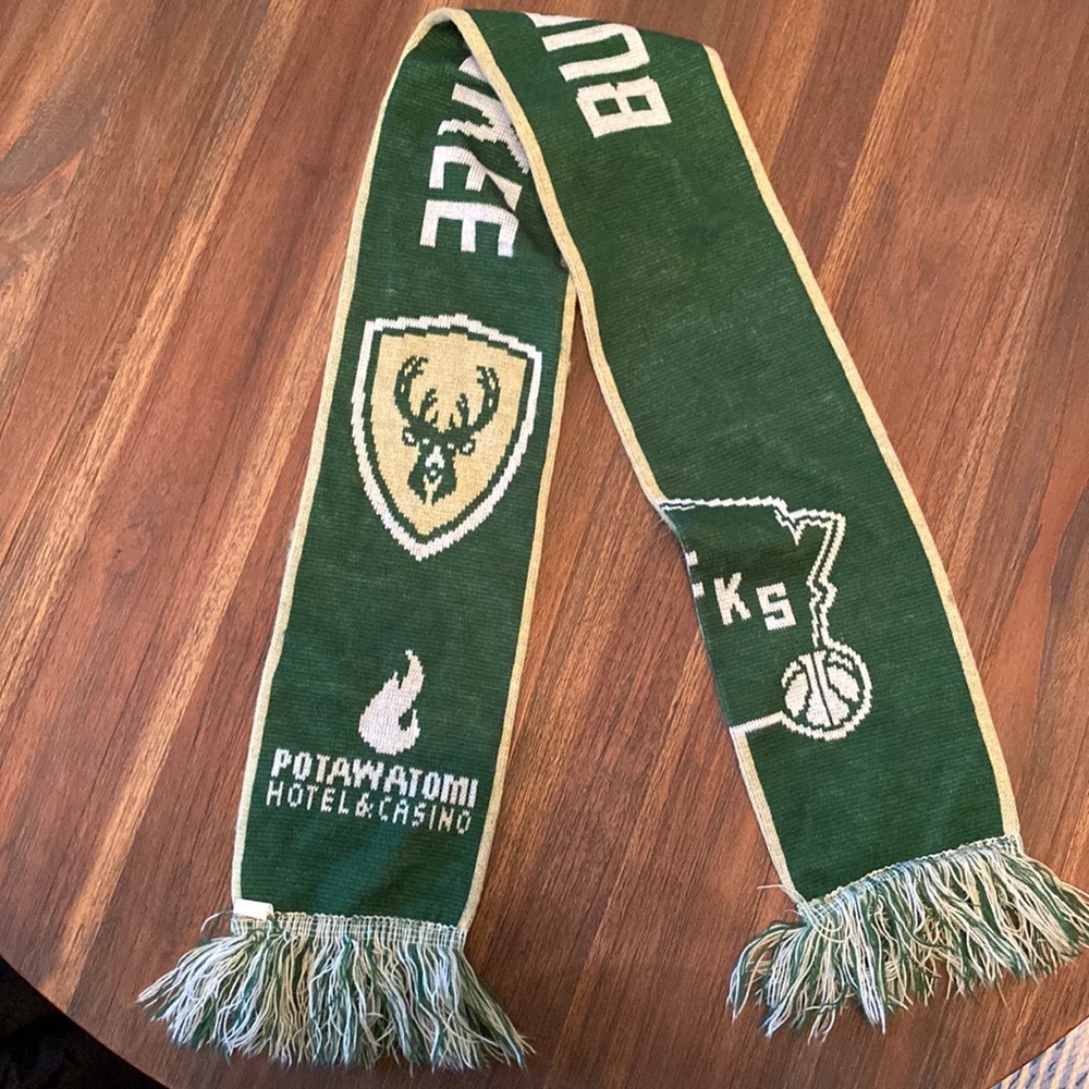 Milwaukee bucks scarf
